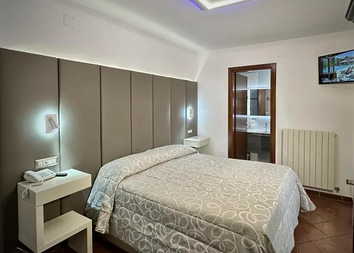 Hotel Bucaneve